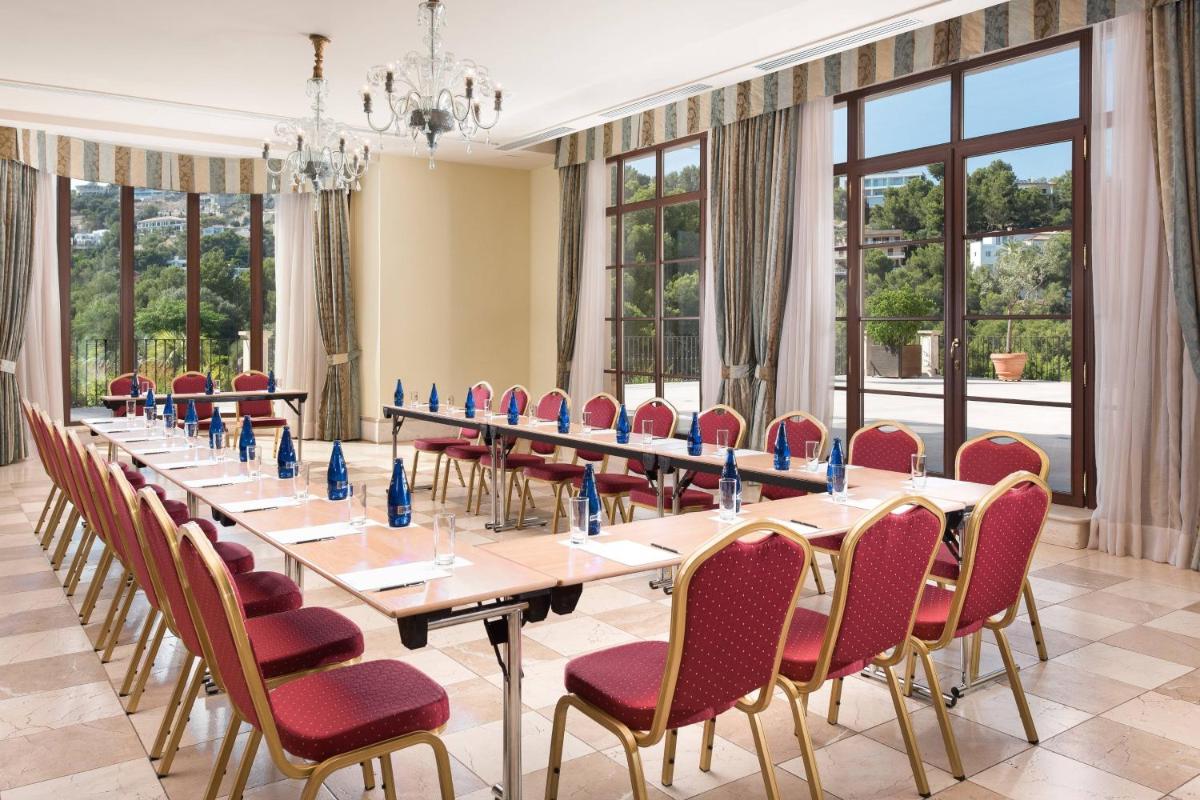 Zona business o sala de conferencias en Castillo Hotel Son Vida, a Luxury Collection Hotel, Mallorca
