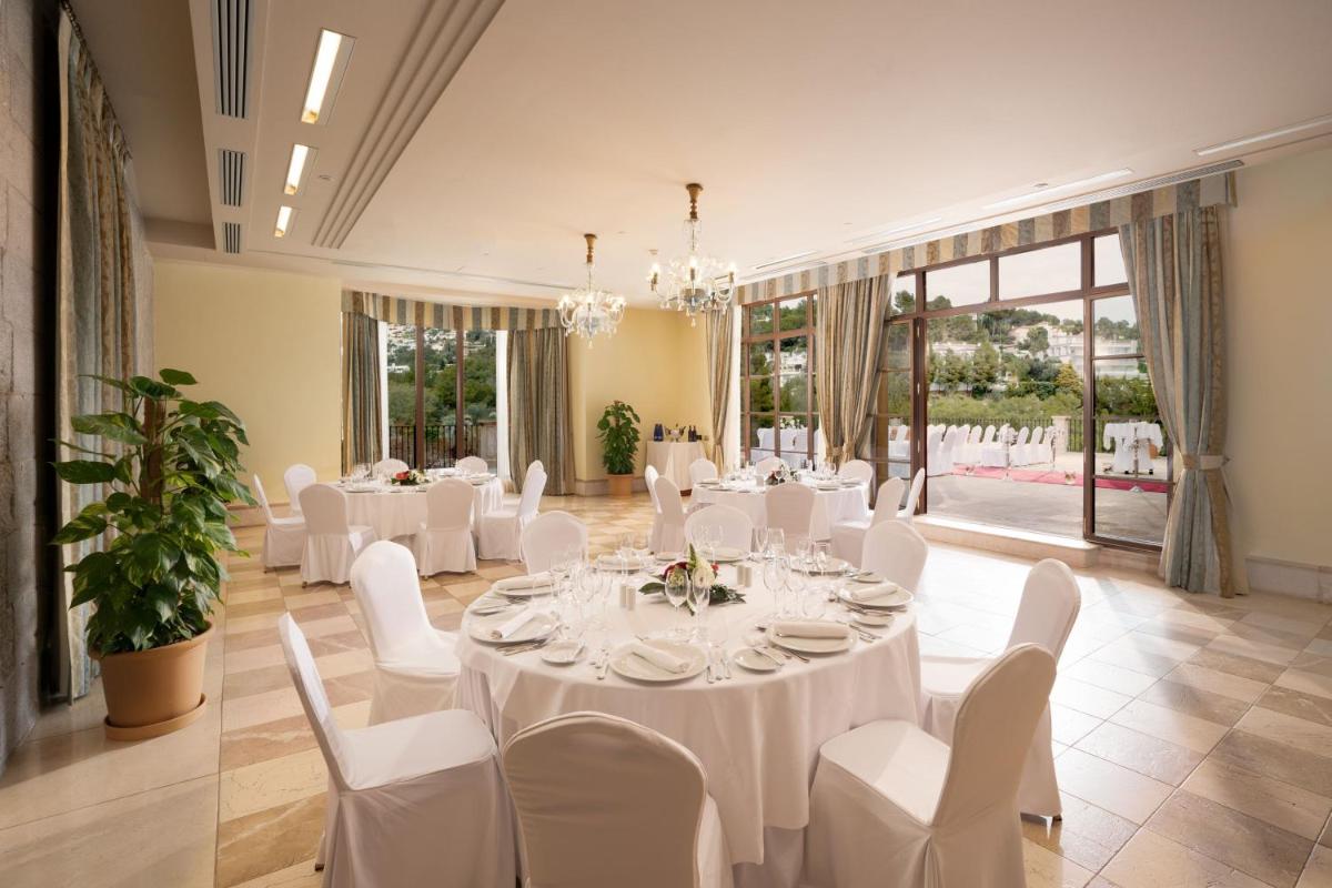 Un restaurante o sitio para comer en Castillo Hotel Son Vida, a Luxury Collection Hotel, Mallorca