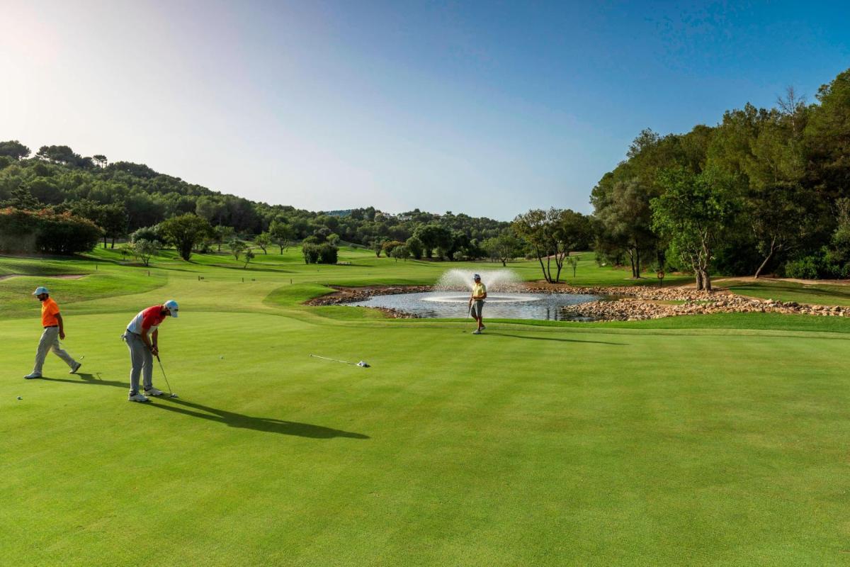 Instalaciones para jugar al golf en el hotel o alrededores