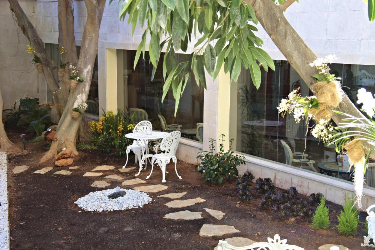 Jardín al aire libre en Hotel Son Caliu Spa Oasis