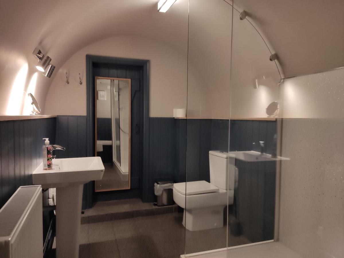Beautiful quiet room in the heart of Holmfirth - Housity