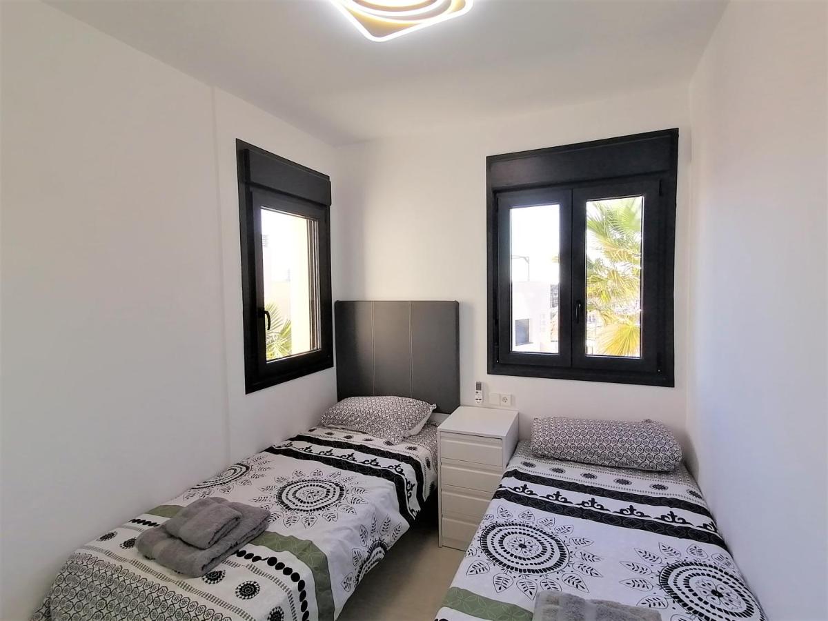 AL05: Newly built luxery 2 bed apartment,El Alamillo,roof terrace,close to beach - Housity