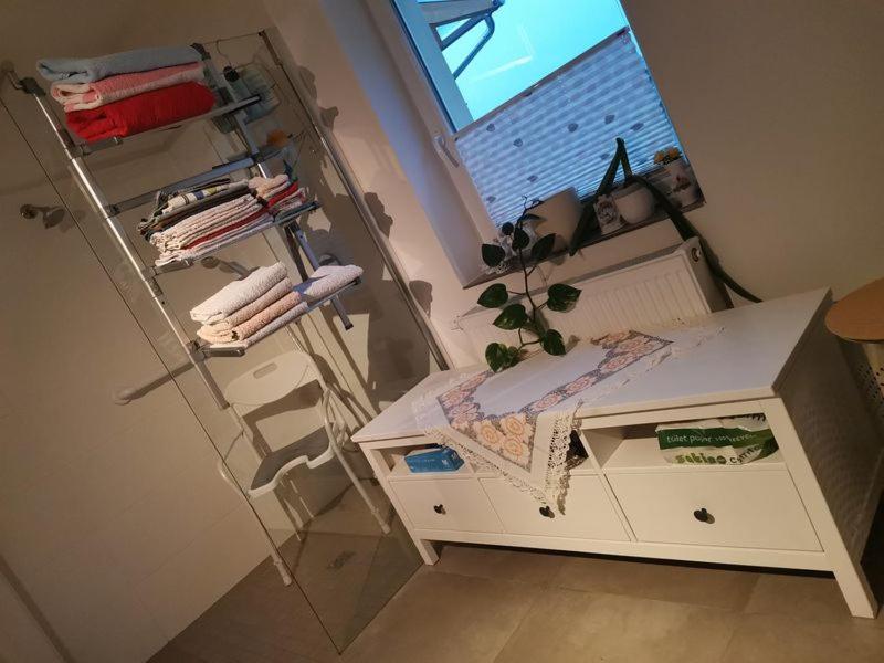Schmiedhannese - Housity