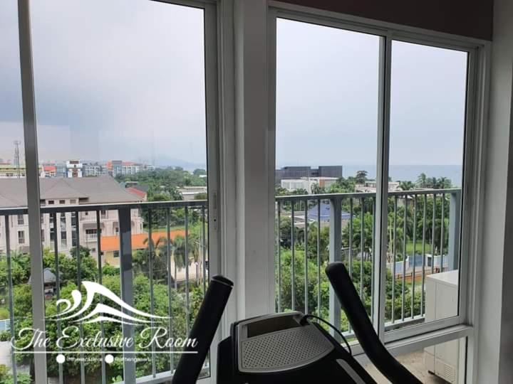 Fluffy bed and seaview @Bangsaen - Housity
