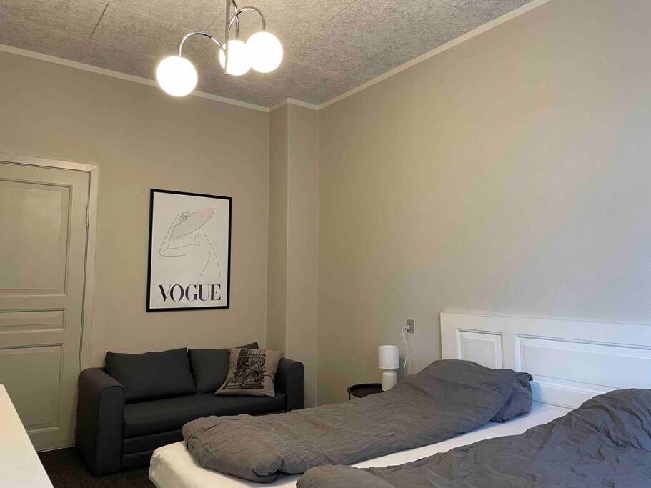 Cozy 4-Bedroom Apartment Aalborg - Housity