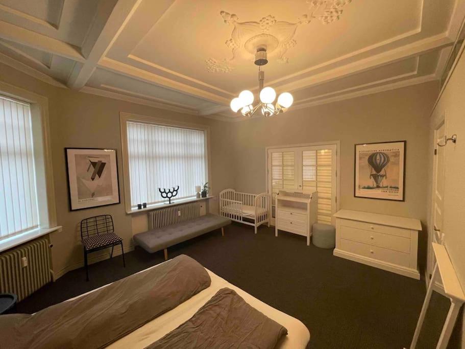Cozy 4-Bedroom Apartment Aalborg - Housity