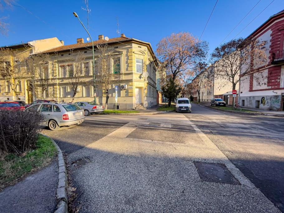 Lechner Mansion - Housity
