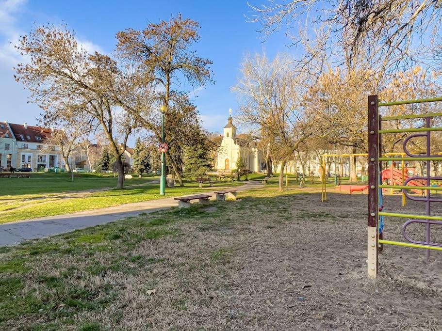 Lechner Mansion - Housity