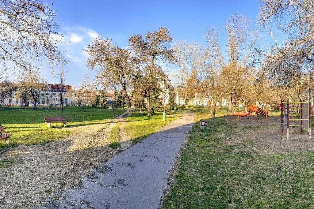 Lechner Mansion - Housity
