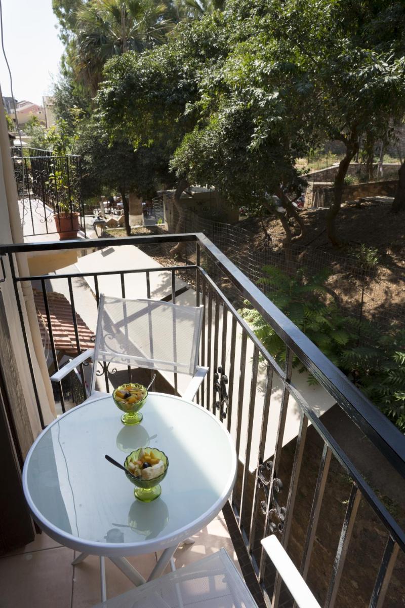 Elia Portou Rooms - Housity