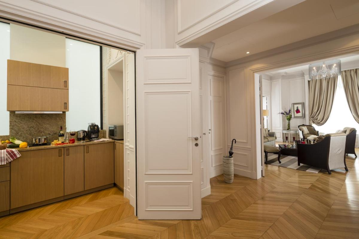 Cuisine ou kitchenette dans l'établissement Majestic Hotel Spa - Champs Elysées