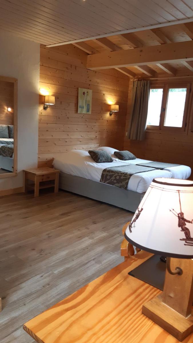 Un ou plusieurs lits dans un hébergement de l'établissement Logis Hotel & Spa Beau-Site