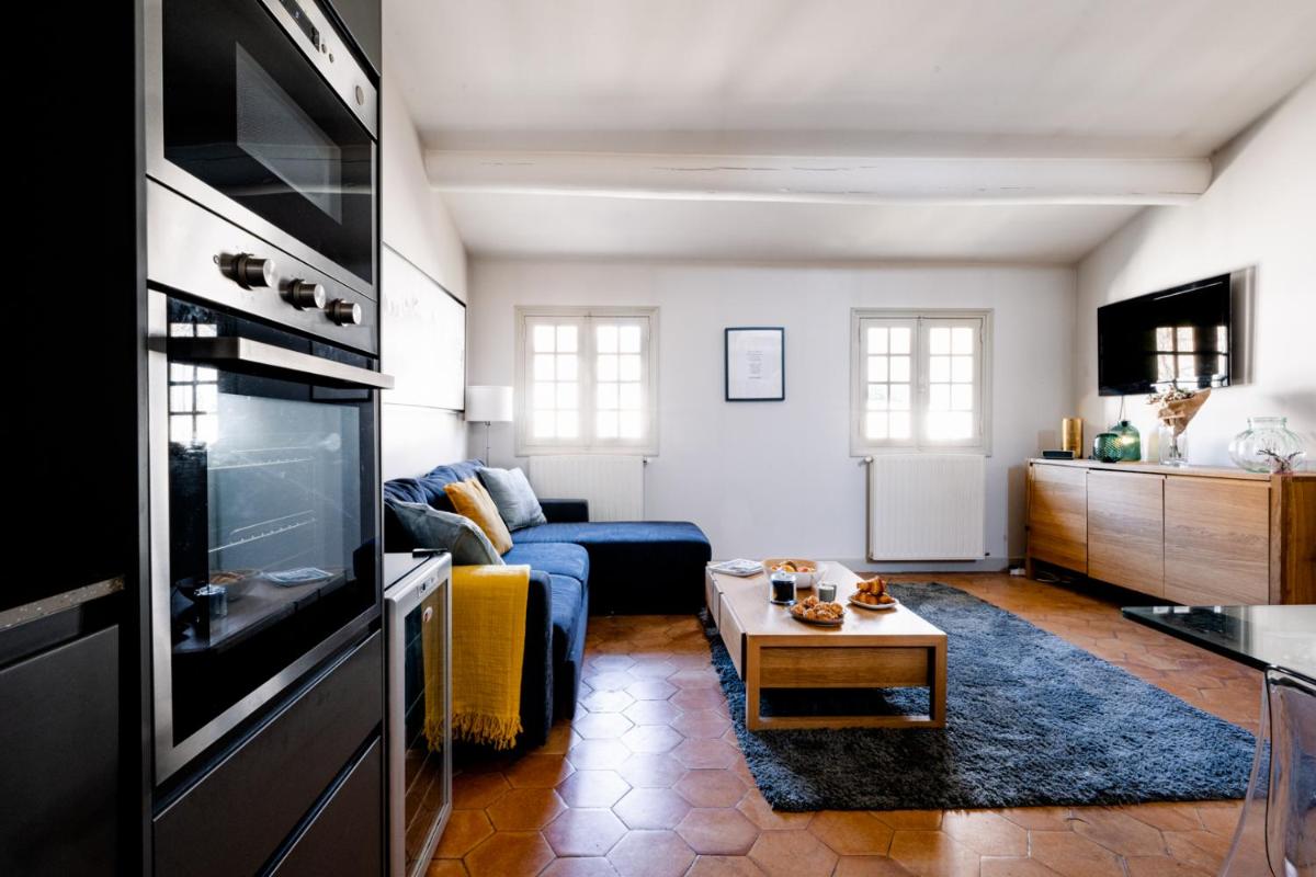 Appart Exceptionnel place du Palais des papes Wifi climatisation - Housity