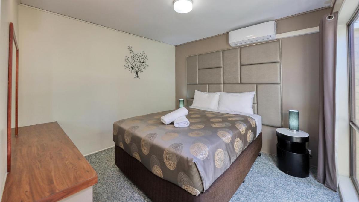 Executive Hideaway - Housity