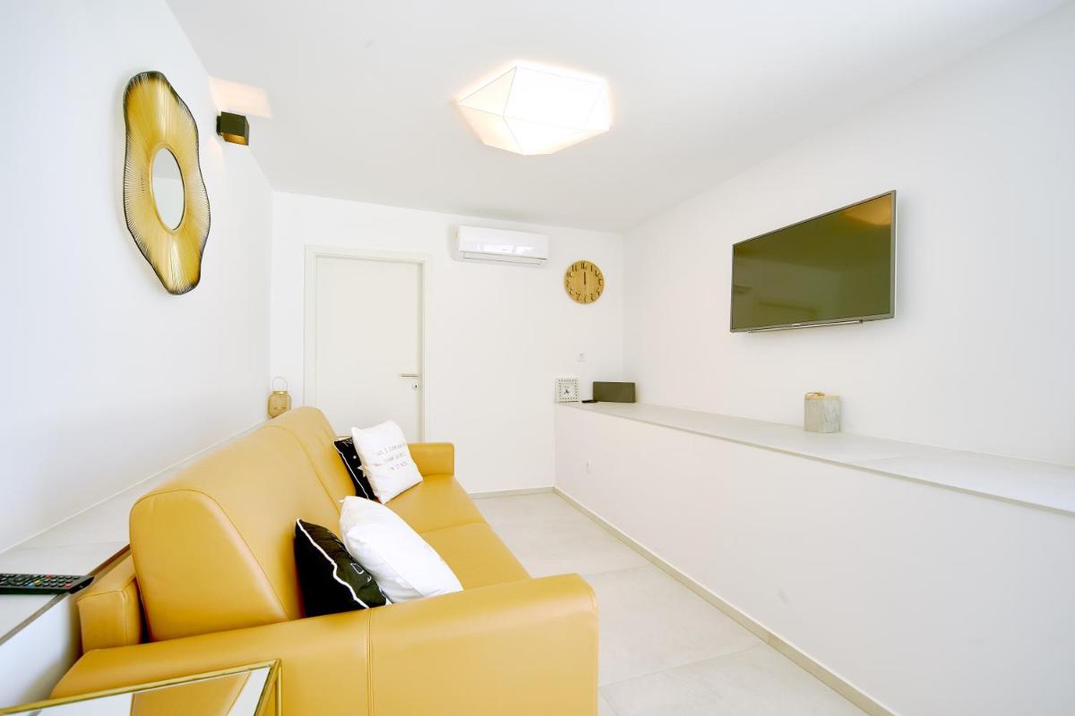 Gallery Luxury Suites & Rooms - Housity