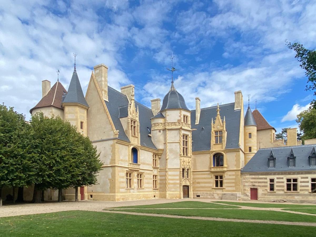 Château d'Ainay-le-Vieil - Housity