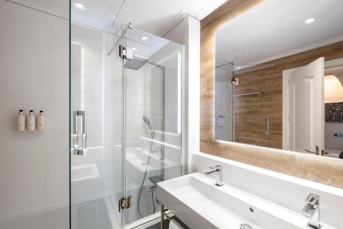 Un baño de Mas Tapiolas