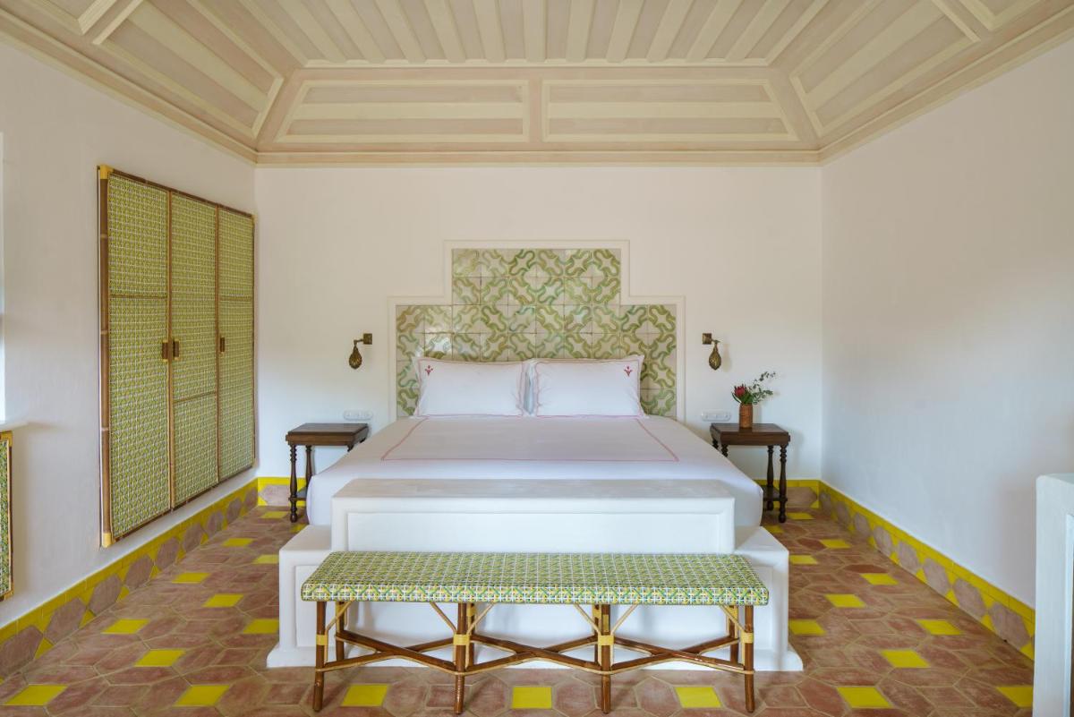 Uma cama ou camas num quarto em Vermelho Melides - Relais & Châteaux