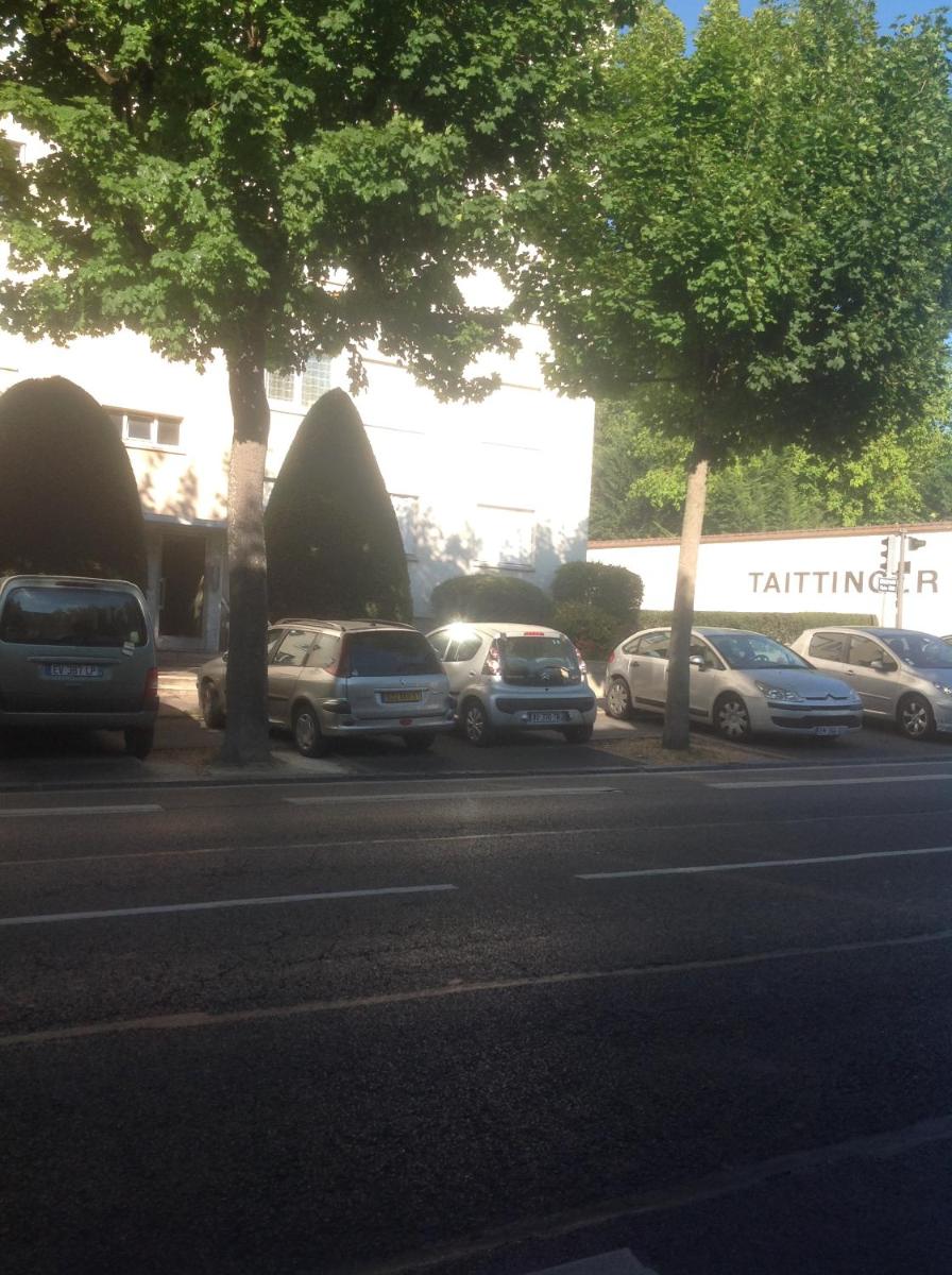 Cathédrale, champagne near, park and stores close - Housity