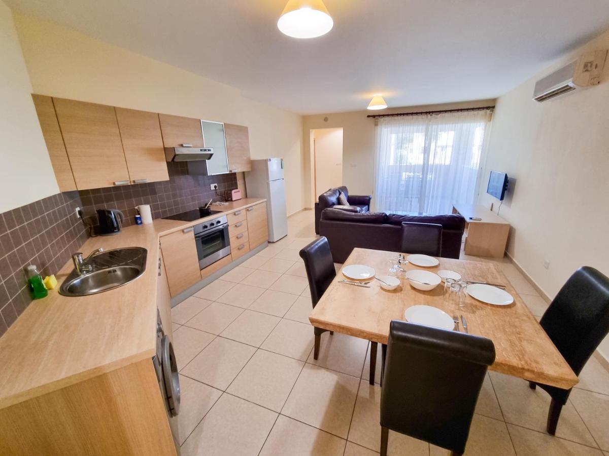 Suitetrails - Yaar Apartment with pool and tennis court