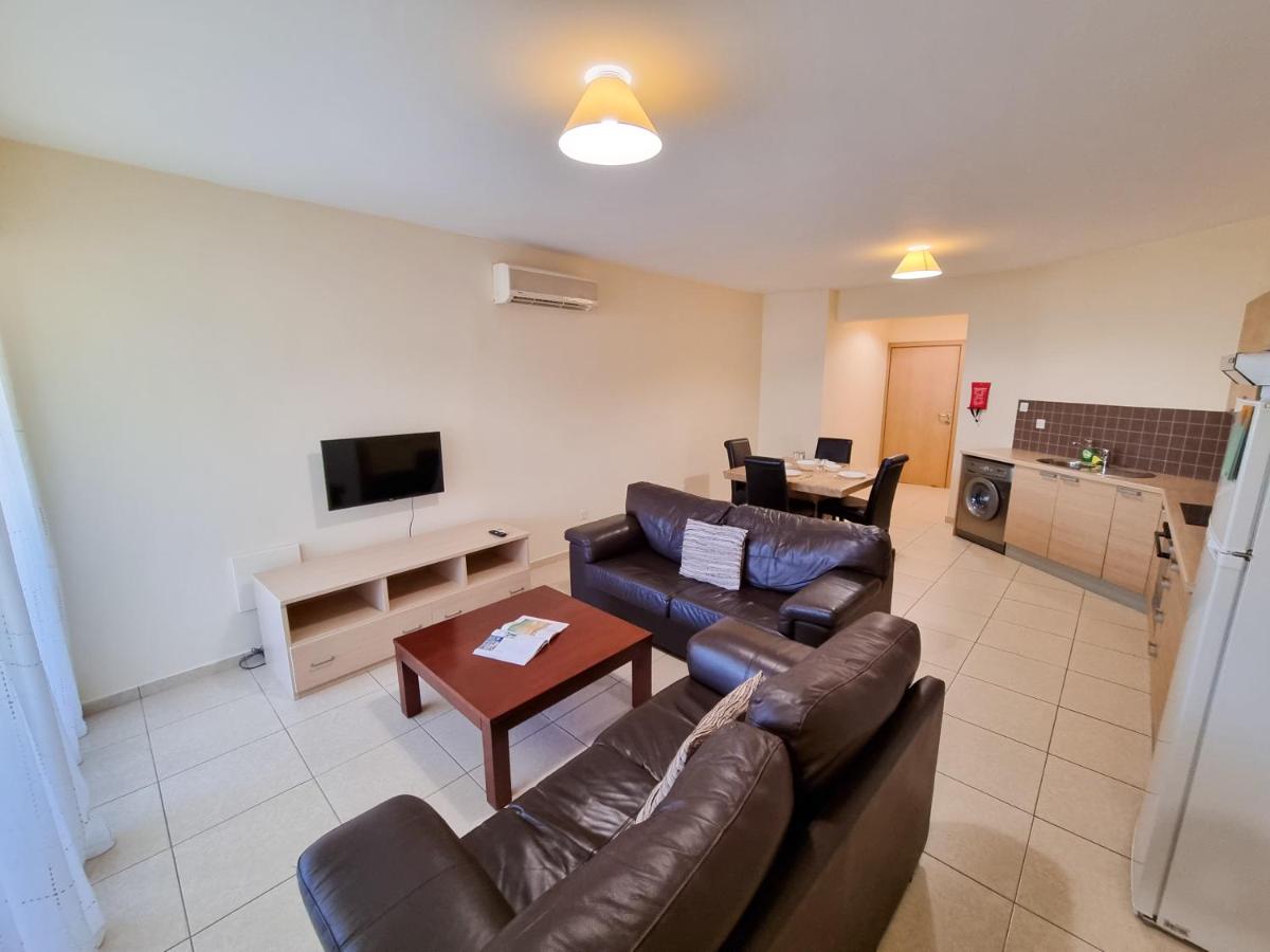 Suitetrails - Yaar Apartment with pool and tennis court