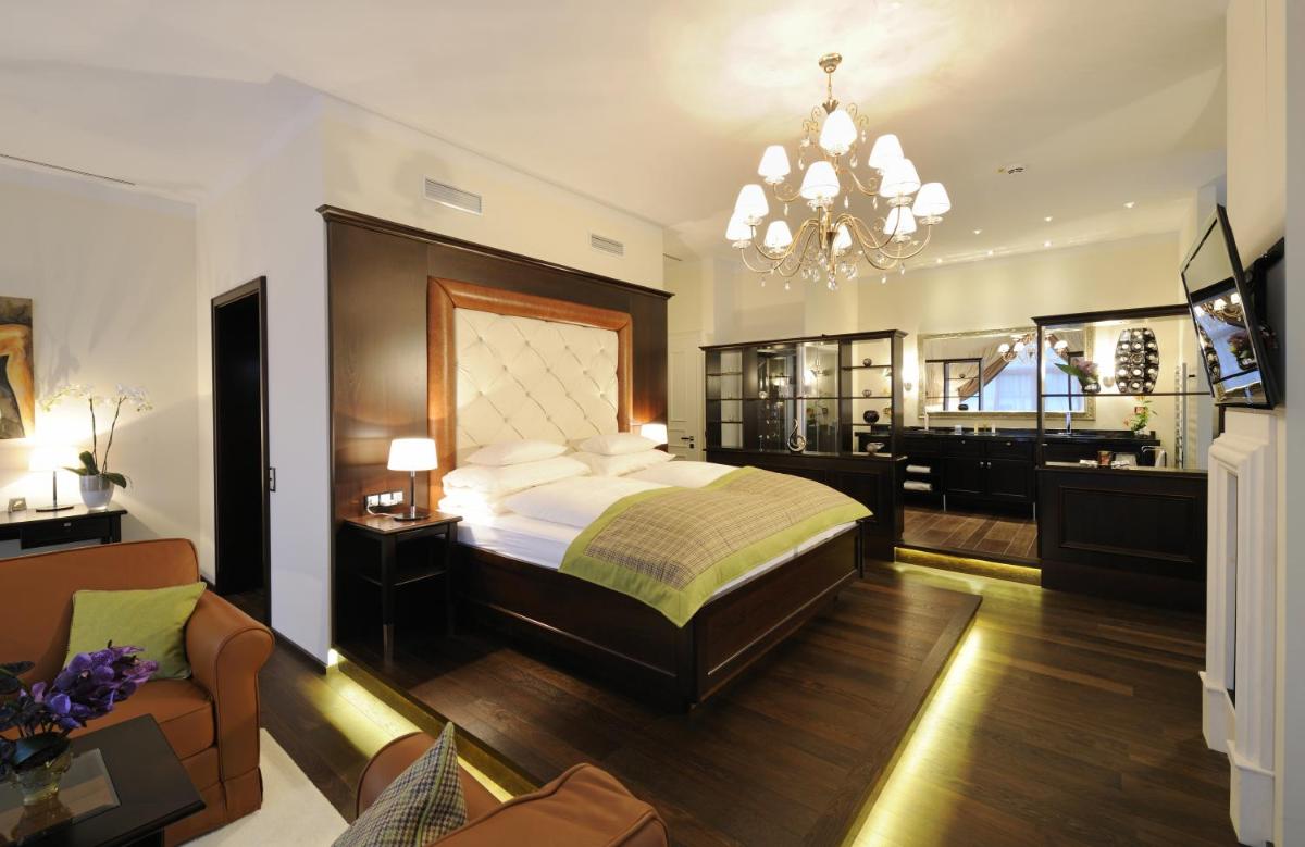 Ein Bett oder Betten in einem Zimmer der Unterkunft Hotel Gut Ising