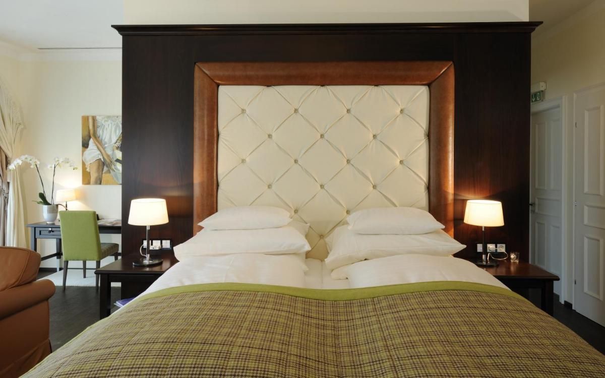 Ein Bett oder Betten in einem Zimmer der Unterkunft Hotel Gut Ising
