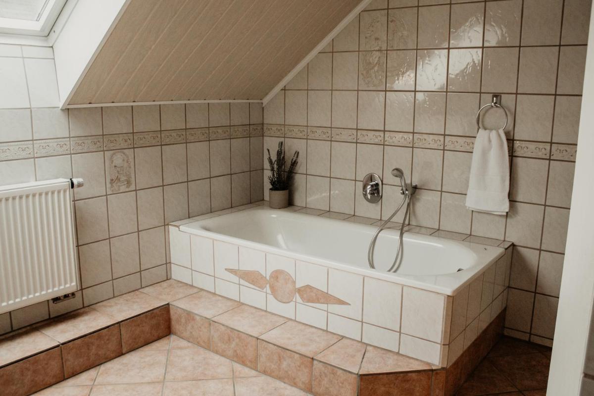 Ferienhaus Anno 1810 - Housity