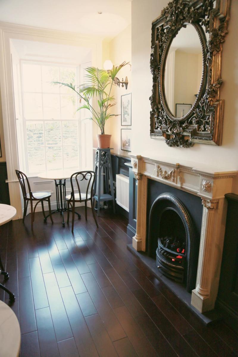 Number 8 The Townhouse - Housity
