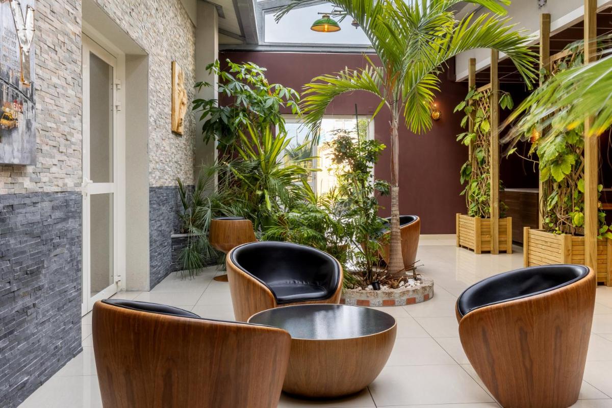 Jardin de l'établissement Best Western Hotel & SPA Pau Lescar Aeroport