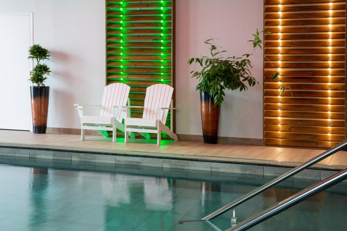 Piscine de l'établissement Best Western Hotel & SPA Pau Lescar Aeroport ou située à proximité