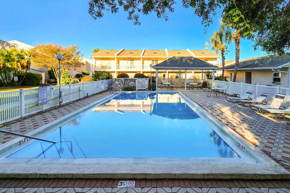 Modern Miramar Beach Townhome, Walk to Ocean! - Housity