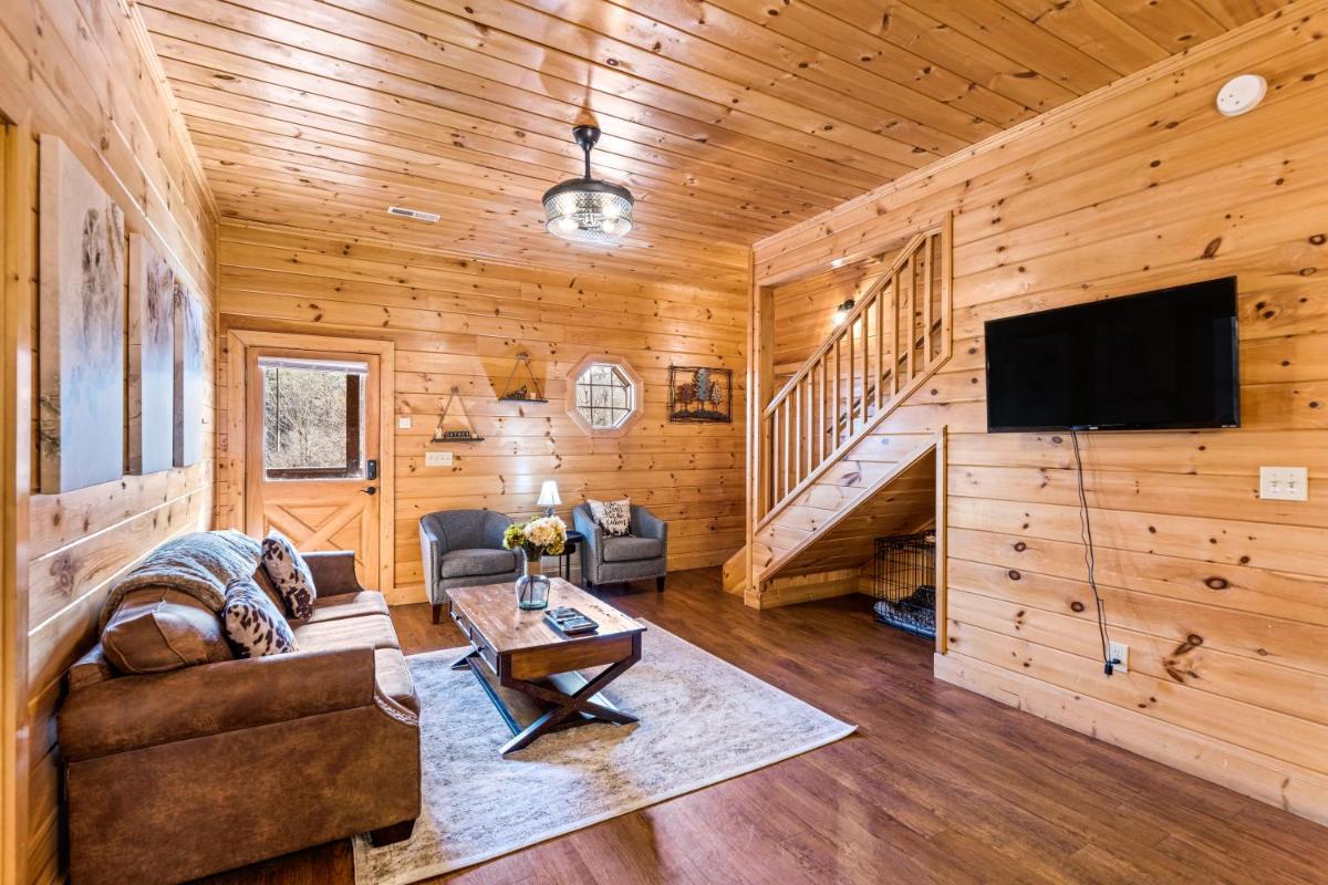The Sly Fox - Recently Updated/ Ideal PF Location - Housity