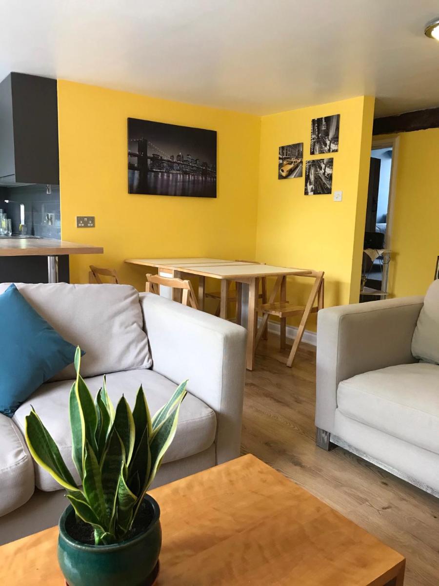 Entire Loddon Apartment - Housity