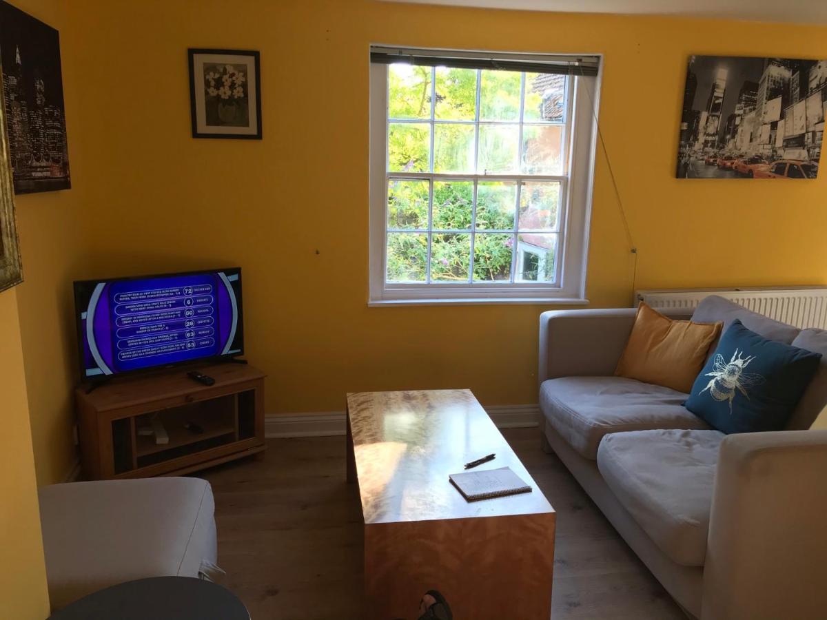 Entire Loddon Apartment - Housity