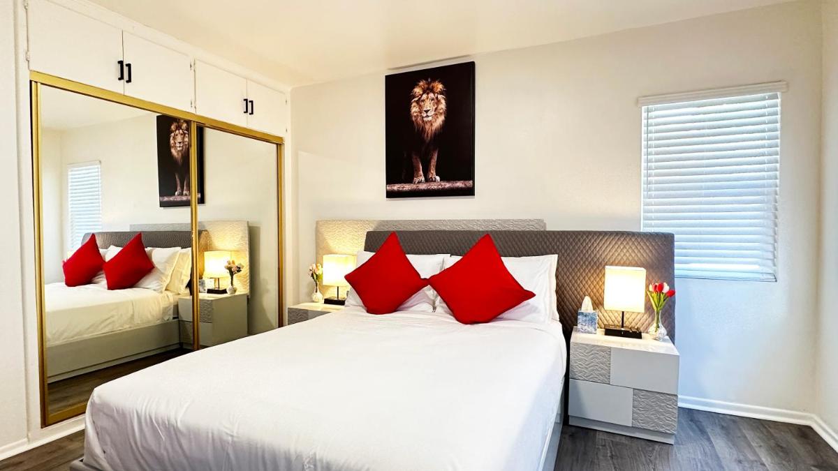 Spacious, Private, Modern 4 Bedroom House Plus Game Room - Housity