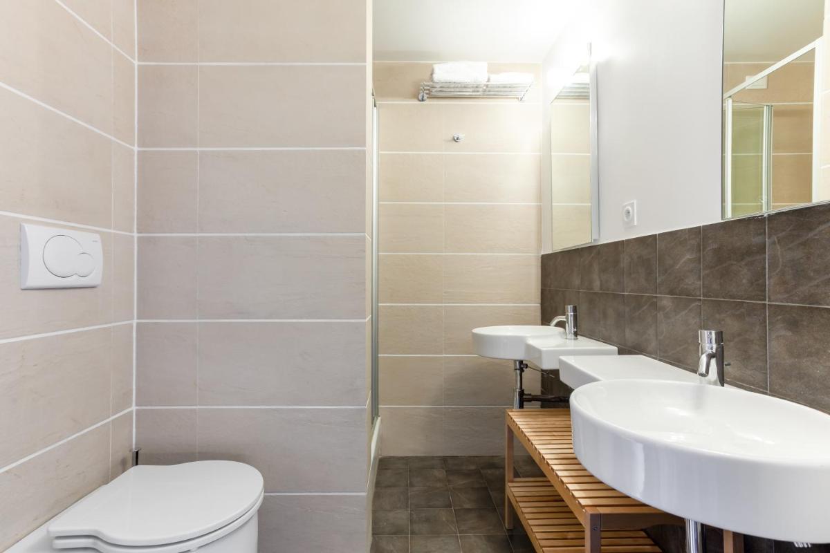 Salle de bains dans l'établissement Hotel Turan & Spa