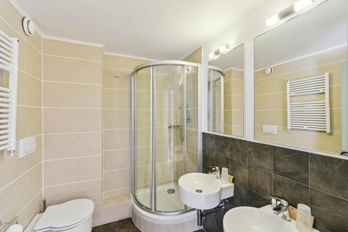 Salle de bains dans l'établissement Hotel Turan & Spa
