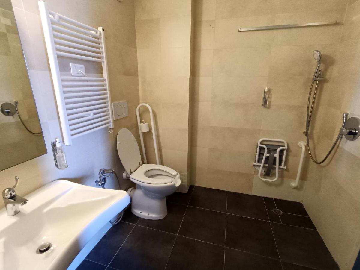 Salle de bains dans l'établissement Hotel Turan & Spa