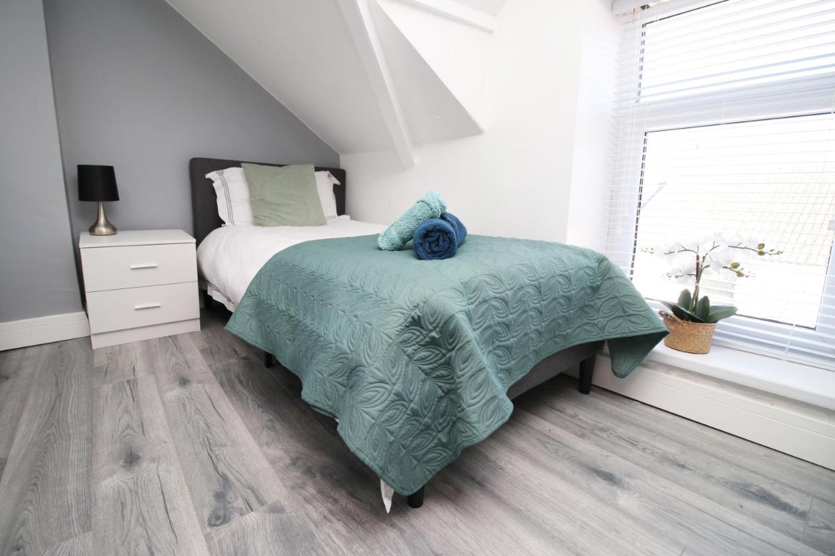 Executive Style 2 Bed Flat in Bridgend F2 - Housity