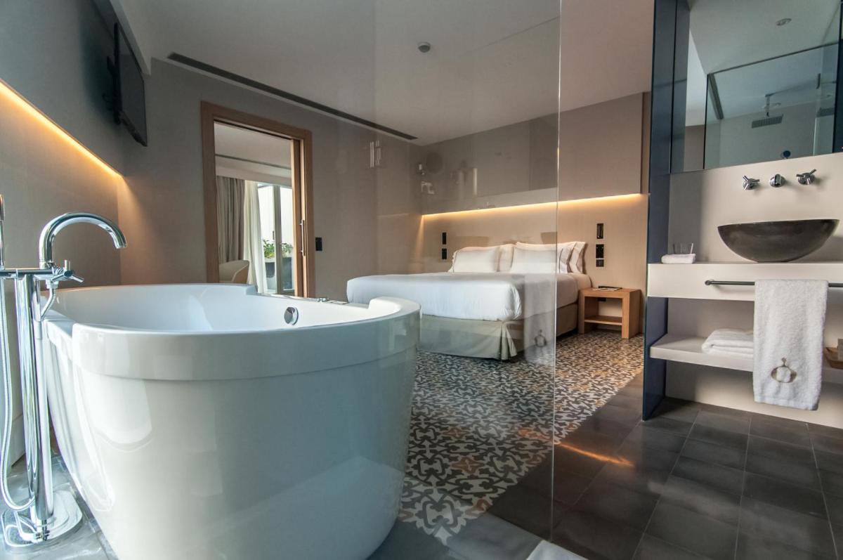 Un baño de Hotel Sorli Emocions