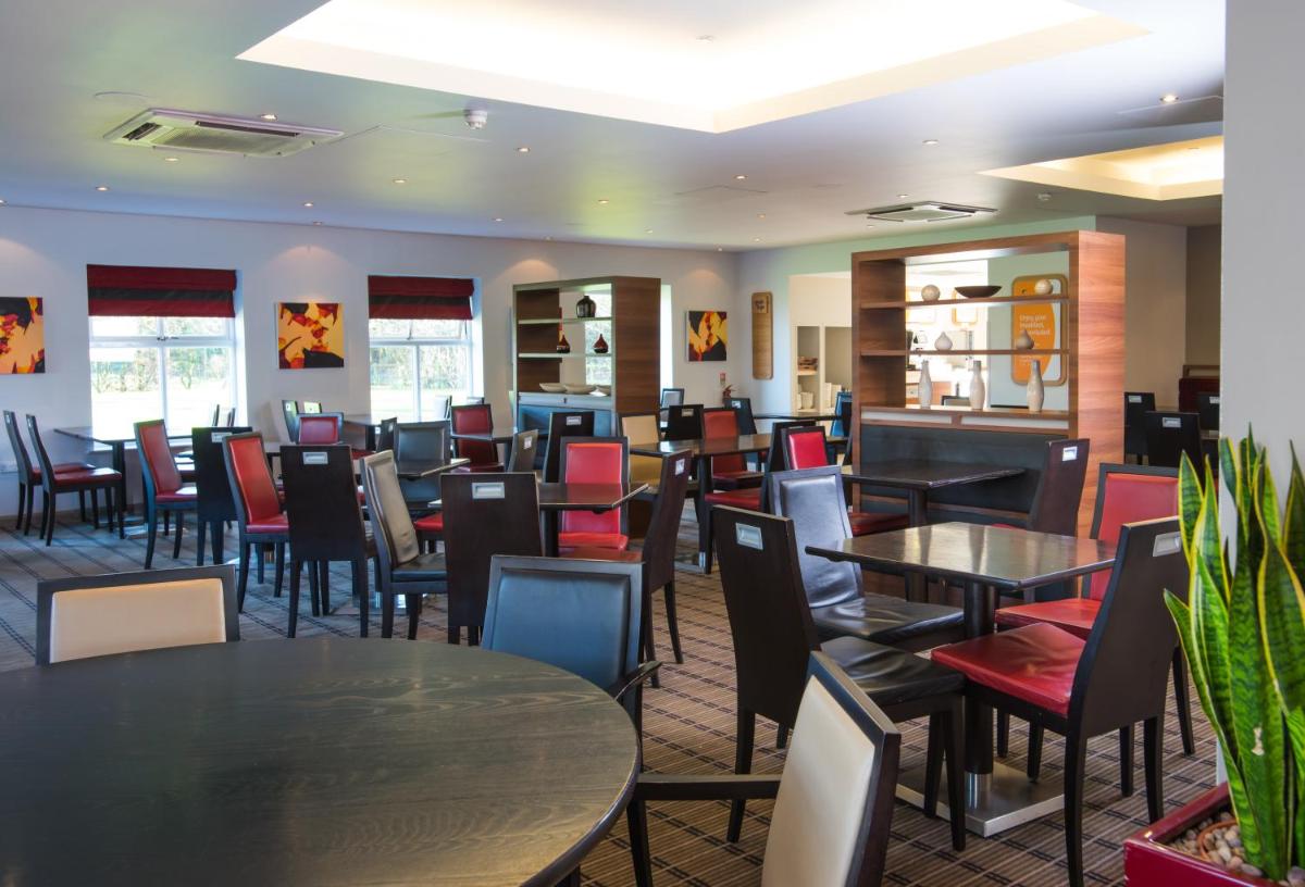 Holiday Inn Express Warwick - Stratford-upon-Avon, an IHG Hotel - Housity
