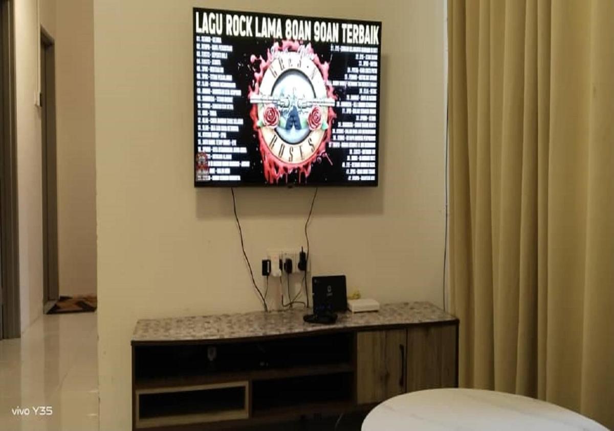 Kuantan GroundCrew Beachfront Homestay C-2-6 With NETFLIX and WASHER DRYER - Housity