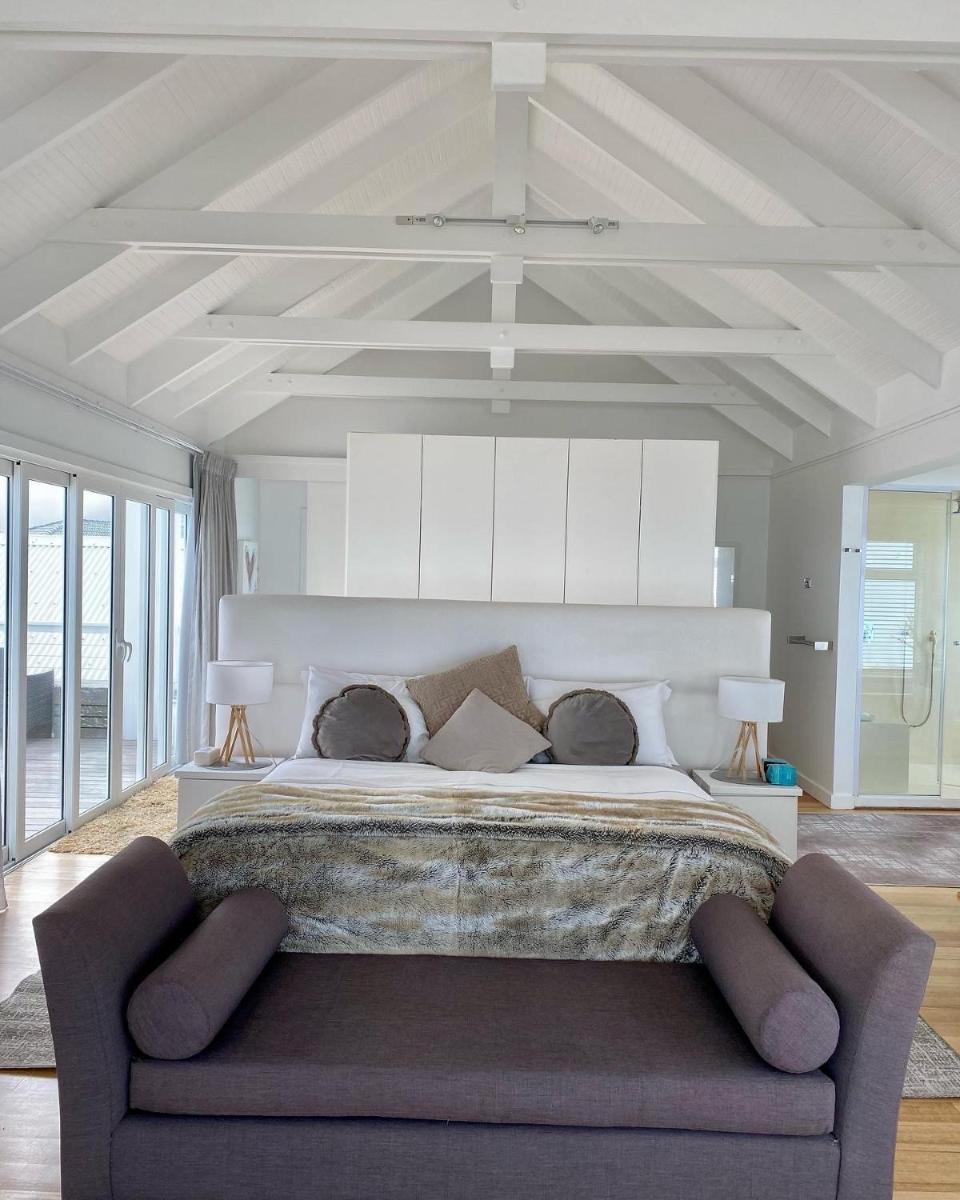 White Sands Beach Villa - Housity