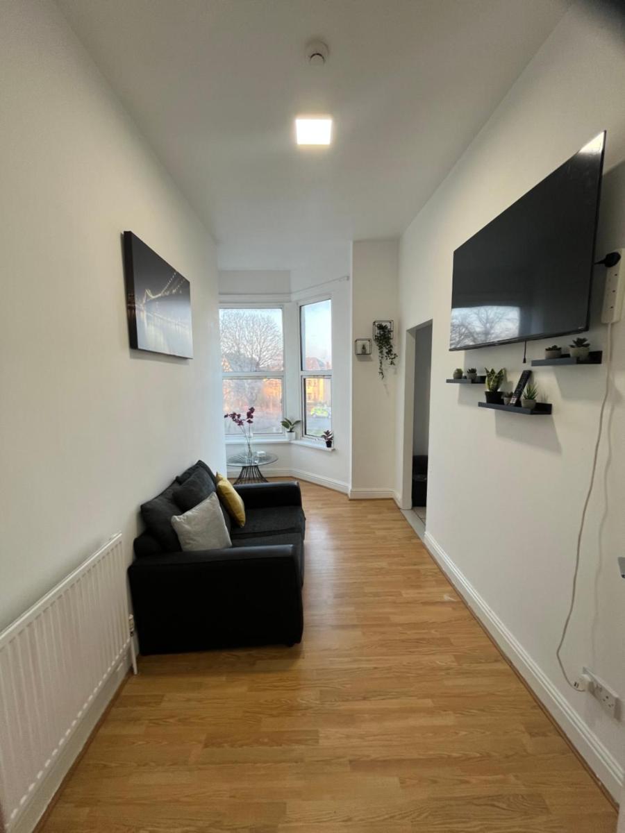Lovely 2 Bed 1st floor Apartment CF241 - Housity