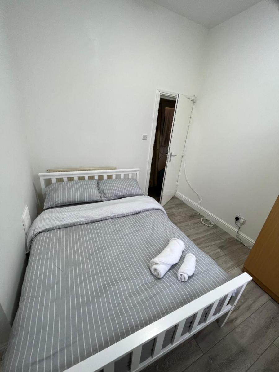 Lovely 2 Bed 1st floor Apartment CF241 - Housity