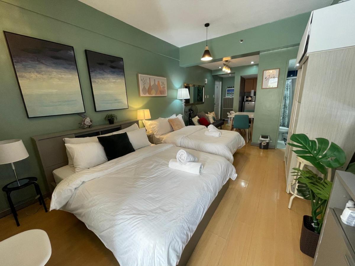 Poolside Family Room Greenbelt Makati - Housity