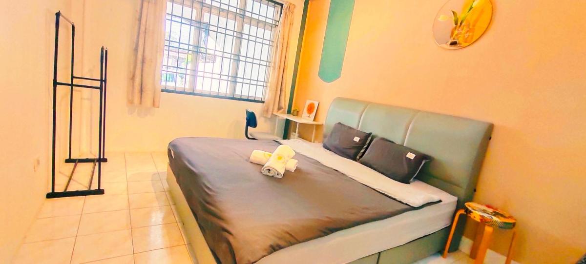 7340 Tmn Putri Kulai 4BR 11pax Single Storey House Near JPO - Housity