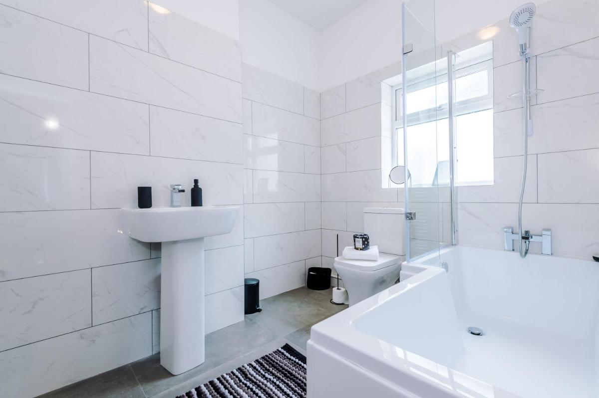 3 bed property, upto 8 guests near city Centre - Housity