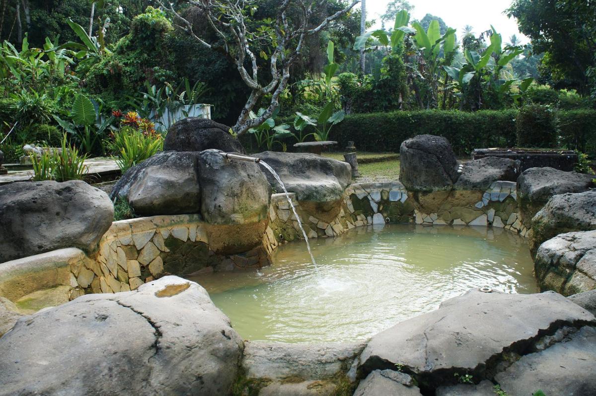 Yeh Panes Hot Spring Resort - Housity
